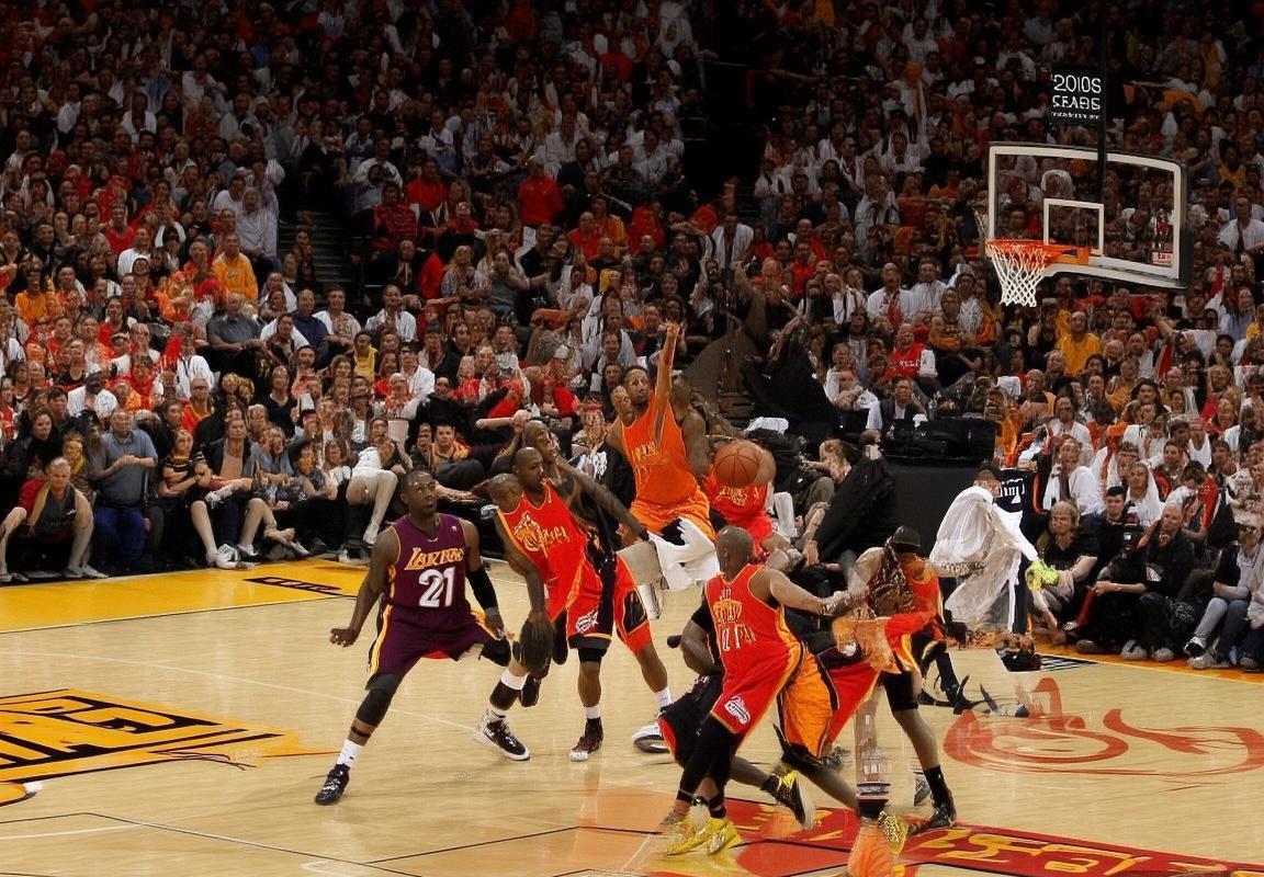 2009年NBA季后赛：湖人老鹰巅峰对决回顾