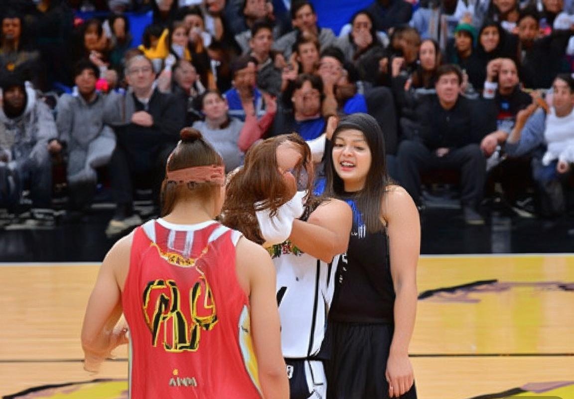 WNBA季后赛风暴队VS太阳队：战术对决与竞技智慧揭秘(图2)